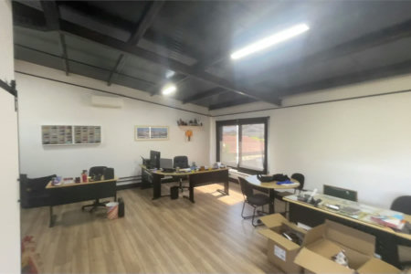 Incrível imóvel comercial com 250 metros de área construída com 5 salas e 2 cozinhas com 5 vags no caxingui