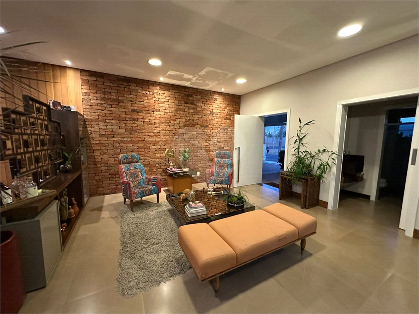 Casa a venda no condomínio Damha II