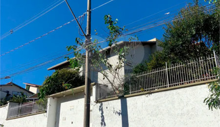 Casa à venda com 4 quartos, sendo 3 suítes,  em Jardim dos Estados, Poços de Caldas, MG