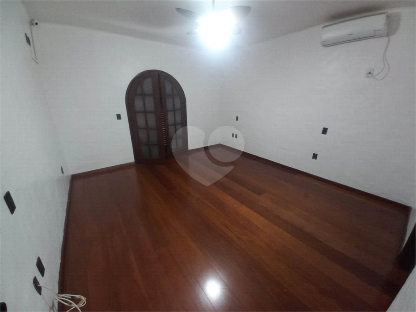 Casa térrea no Condomínio Faber I.
