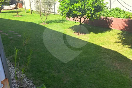 Casa Ampla com 5 Dormitórios, Piscina e Lazer Completo em Terreno de 1.260 m²