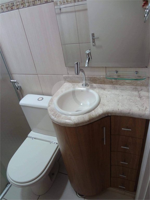 Apartamento no Condomínio Residencial Ipê I .