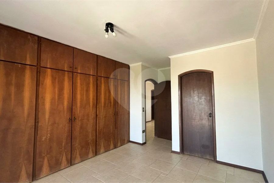 Venda Casa com 4 Dormitórios no Parque Santa Cecília