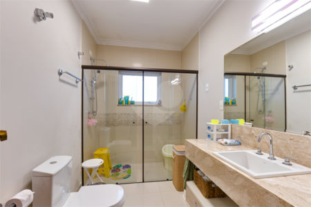 Casa à venda com 4 quartos, sendo 2 suítes,  em Alto da Boa Vista, São Paulo, SP