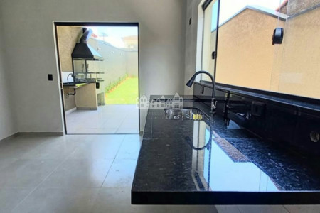 Casa à venda com 3 suítes em Alvinópolis, Atibaia, SP