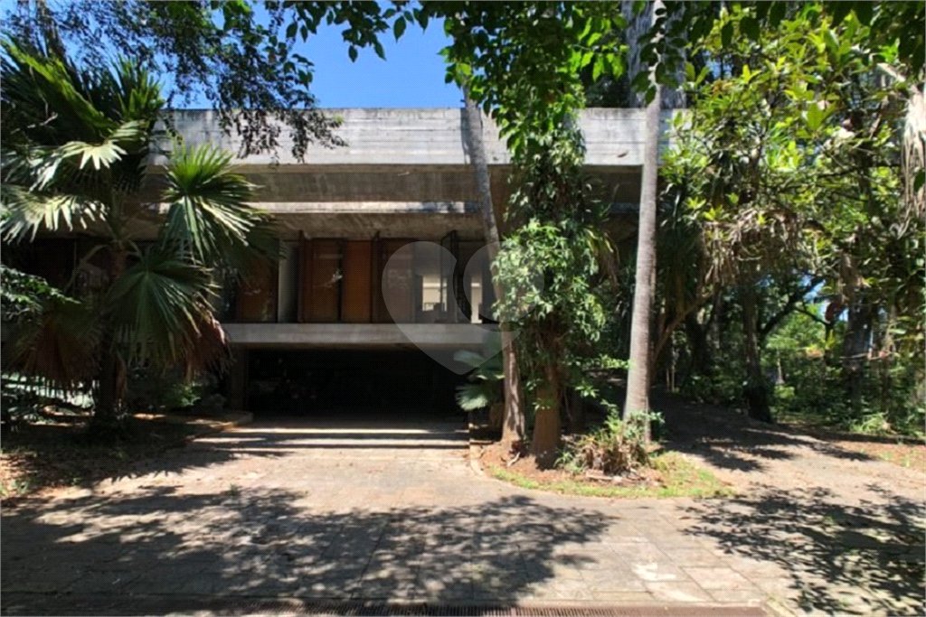 Casa Térrea à venda com 5 quartos, sendo 3 suítes, em Interlagos, São Paulo, SP