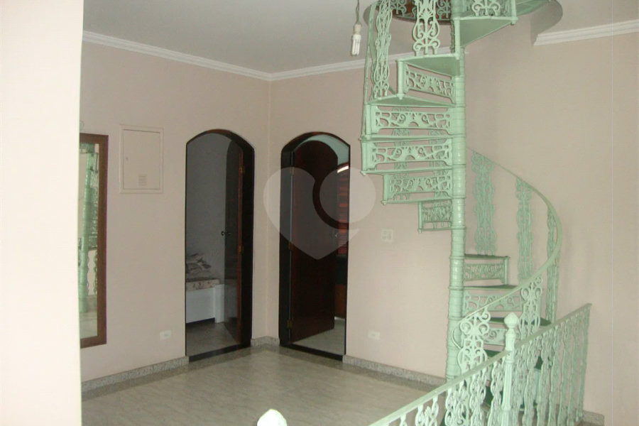 Chácara à venda com 5 quartos, sendo 2 suítes, em Jardim Arujá, Arujá, SP