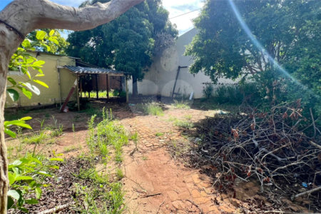 Terreno à Venda no Jardim Tangará