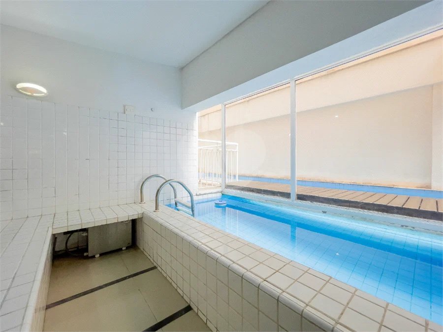 **Apartamento reformado em Higienópolis | 75 m² | 2 dormitórios | 2 banheiros | 1 vaga**