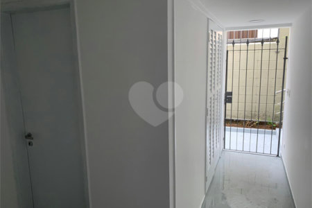 Casa Comercial na Vila Mariana, 400m², próximo metrô, 3 vagas, locação e venda