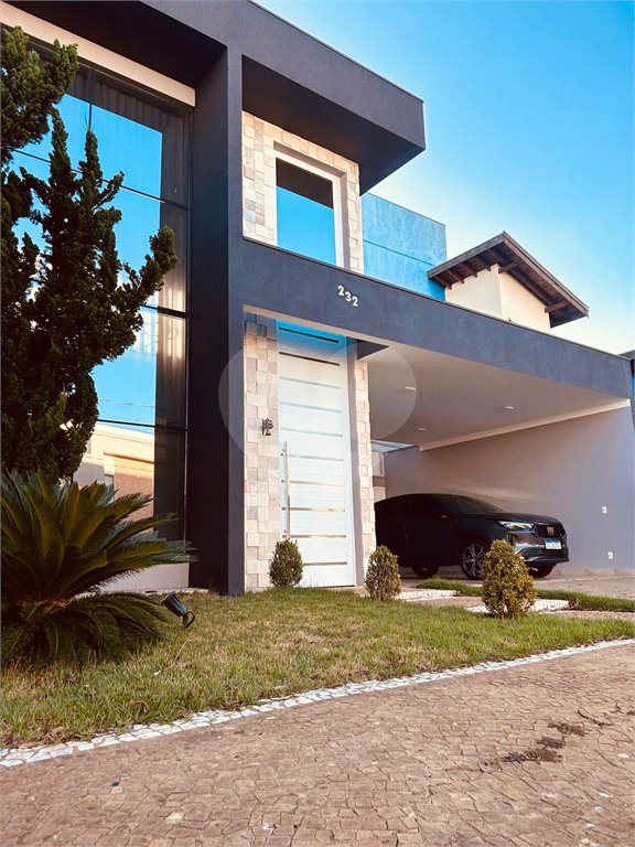 Casa à venda com 3 quartos, sendo 3 suítes, no condomínio Village Damha III, São Carlos - SP