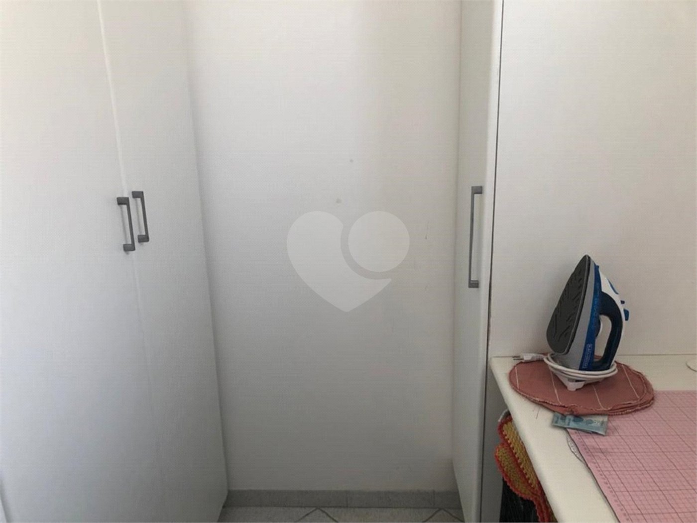 Apartamento à venda no Paraíso de 303m² com 4 suítes e 4 vagas.