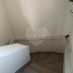 Apartamento duplex, espaçoso, ensolarado. Ideal para uma bela modernização.