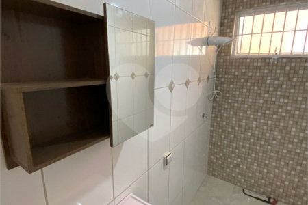 Casa térrea com salão comercial para venda no Santa Felícia.