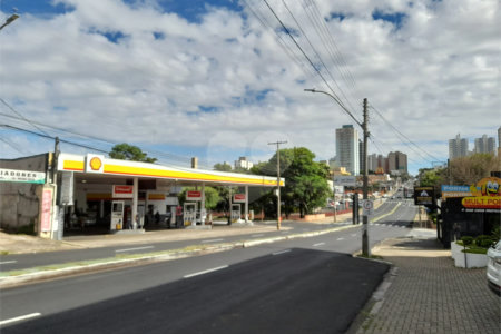 Galpão Comercial à Venda – Localização Estratégica na Avenida São Carlos