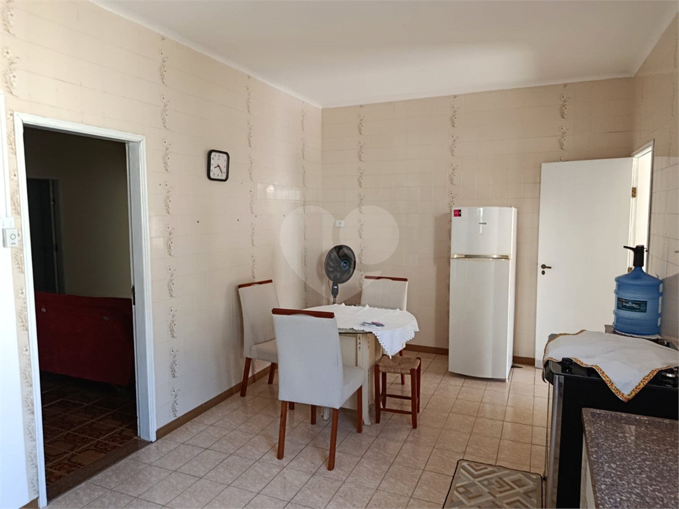 Casa térrea e espaçosa no centro da cidade por apenas R$370.000,00!!! Vamos agendar uma visita?