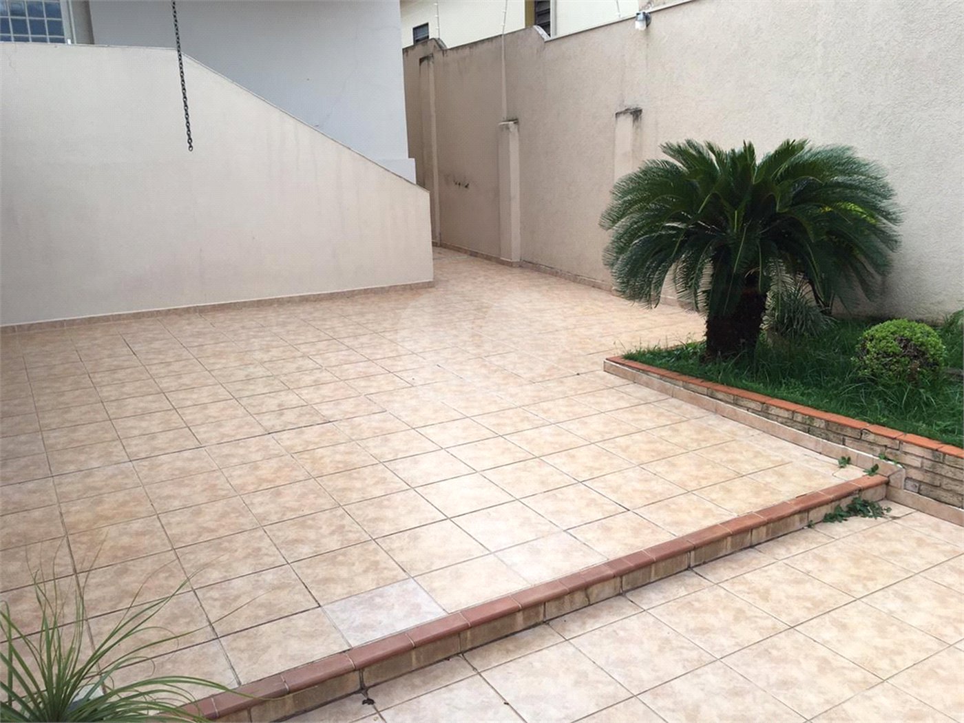 Casa térrea no Centro.