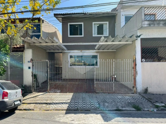 Sobrado à venda com 3 quartos, sendo 1 suíte,  em Jardim Rosa de Franca, Guarulhos, SP