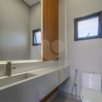 Indaiatuba - SP - Condominio Dona Lucilla - Valor R$2.295.000,00 - 3 suítes + escritório + lavabo - Terreno: 300m2 - Construção: 188m2 - Diferenciais - Móveis planejados no escritório, sala de TV, lavabo, cozinha, área gourmet, lavanderia, banheiros e closet - Ar condicionado em todos os ambie
