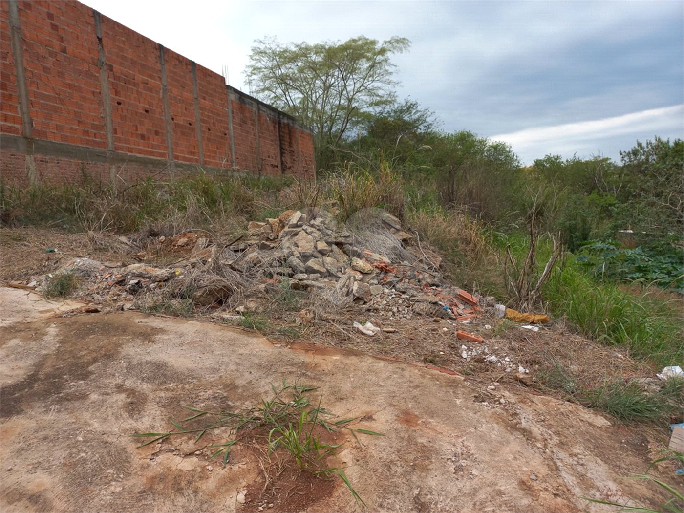 Terreno para venda, contendo 250,00 m² de área total.