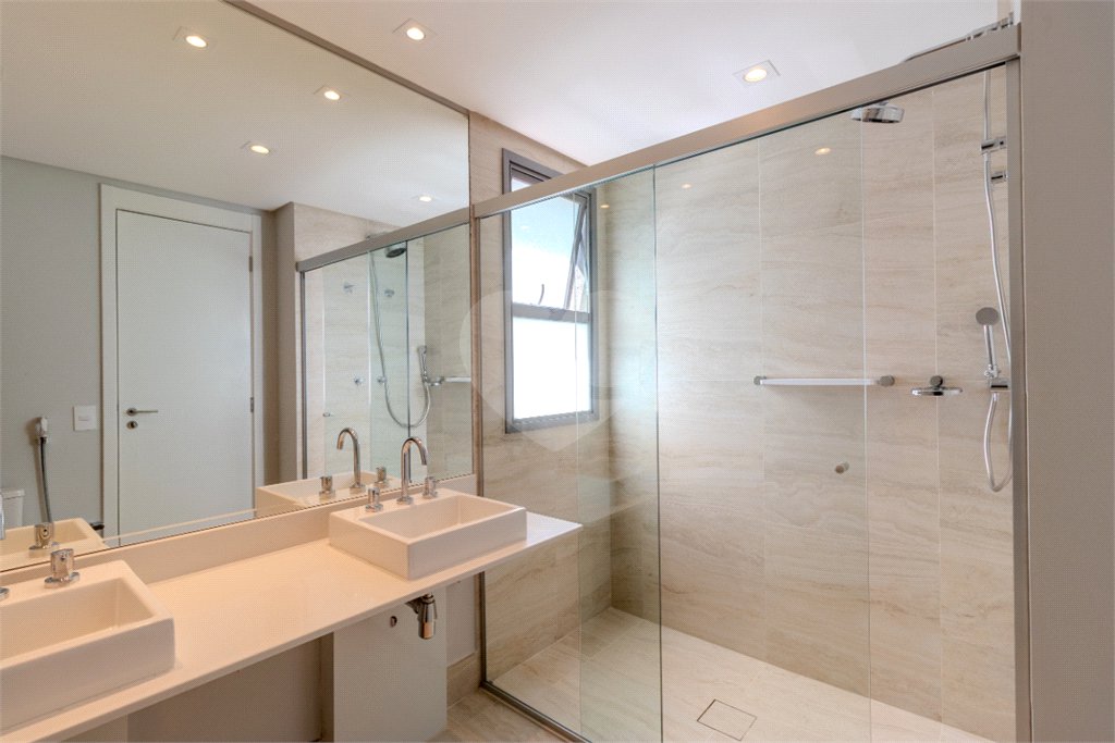 Apartamento para venda em Moema com 3 quartos, sendo 3 suítes, 2 vagas, 149 m²