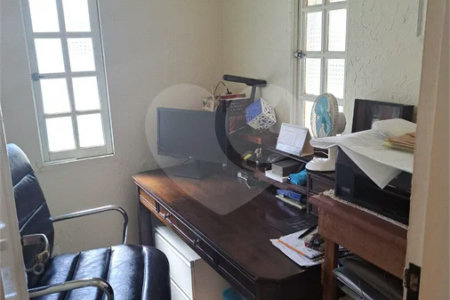 Casa Ampla com 5 Dormitórios, Piscina e Lazer Completo em Terreno de 1.260 m²