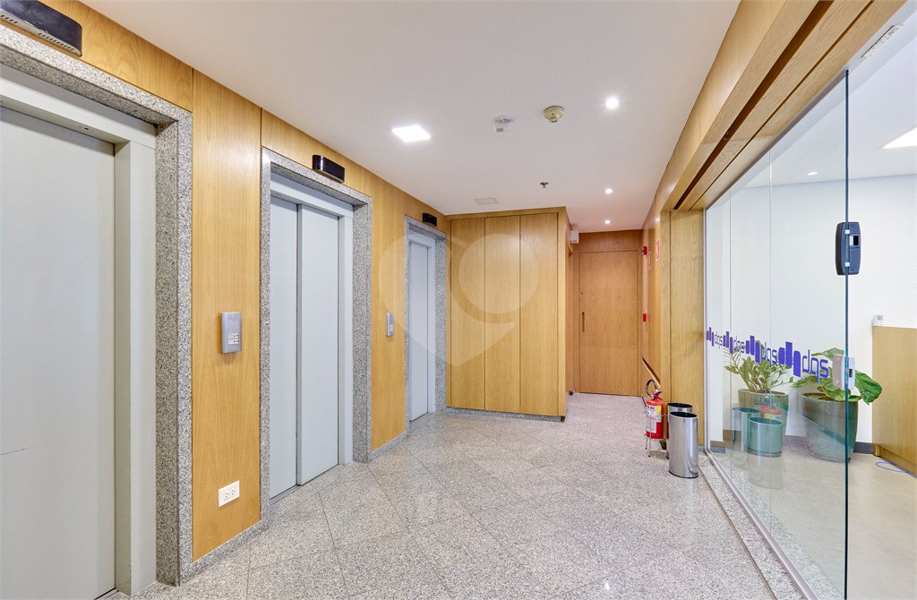 Sala comercial á venda em Santo Amaro, São Paulo - SP