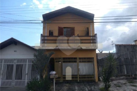 Casa residencial à Venda Santa Felícia com 3 Suítes