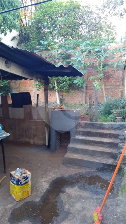 Casa Térrea com 3 dormitórios, sendo 1 suíte.