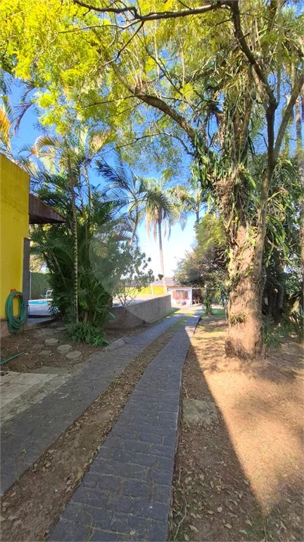 Casa com Piscina, Sauna e Edícula em Rua Arborizada no Tremembé