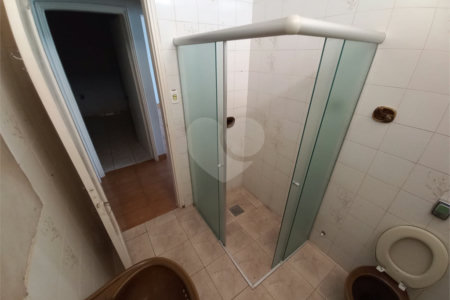 Casa Térrea com 3 dormitórios, sendo 1 suíte.