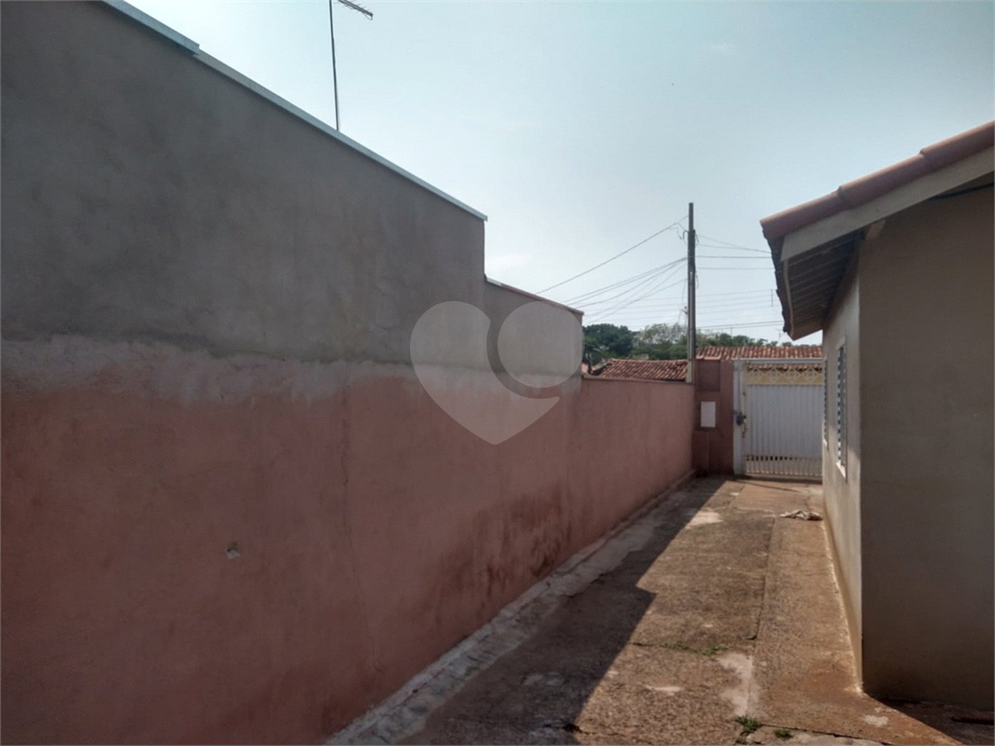 Casa Térrea com 2 dormitórios.