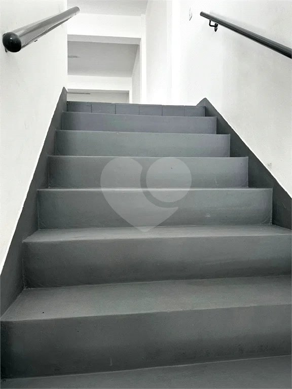 Galpão com 250m² , 4 vagas , para locação em Itaquera.