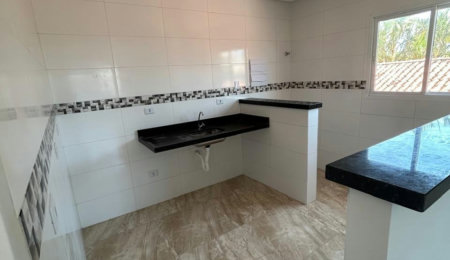 Duplex à venda com 2 quartos, sendo 1 suíte, apenas 400m Mar