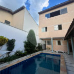 Casa ampla no bairro Terra Rica com 3 pavimentos e excelente estrutura.