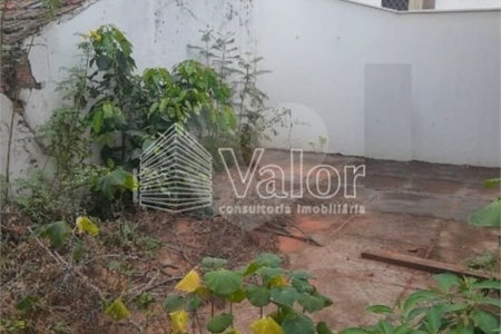 Casa Térrea com 2 dormitórios.