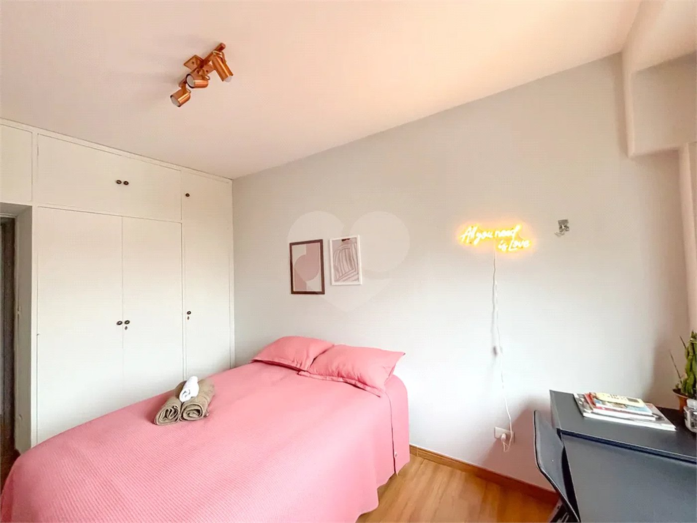 Apartamento de 80m² a venda e locação em Moema - 02 dorm, 02 Banheiros 01 Vaga