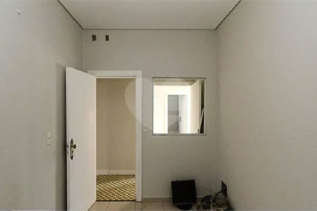 Sobrado à venda no Belenzinho de 208 m² com 6 dormitórios, 4 banheiros e 2 vagas