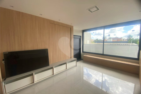 Casa à Venda no Condomínio Damha III