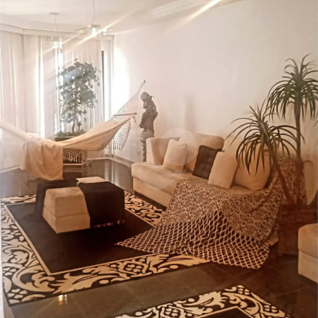 Sobrado de 242 m² com 3 Suítes e 4 Vagas de Garagem no Ipiranga