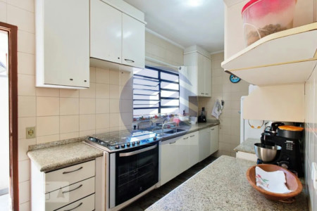 Casa para alugar com 3 quartos, sendo 1 suíte, em Jardim Monte Kemel, São Paulo - SP