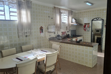 Casa comercial para locação no Centro