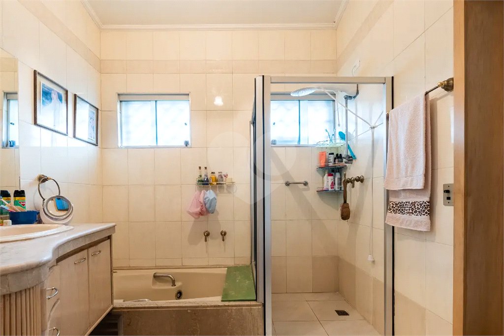 Casa a venda no Planalto Paulista, 2 suítes, 4 vagas, 230 m², quintal e localização privilegiada