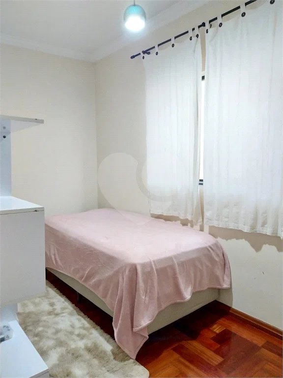 Casa com 324m², 4 dormitórios, sendo 1 suíte, 4 vagas, à venda no Jardim Las Vegas em Santo André.