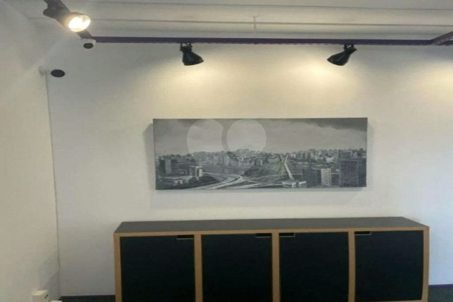 Sala comercial na Berrini, venha conhecer.
