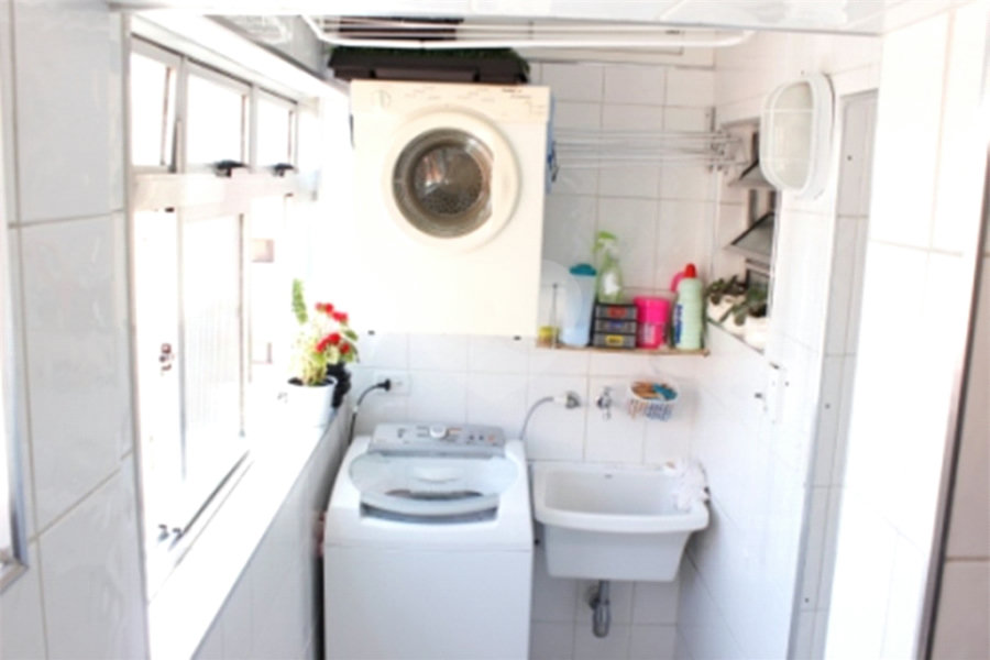 Apartamento 03 Dorm 02 Banheiros 01 Vaga na Saúde para Venda.