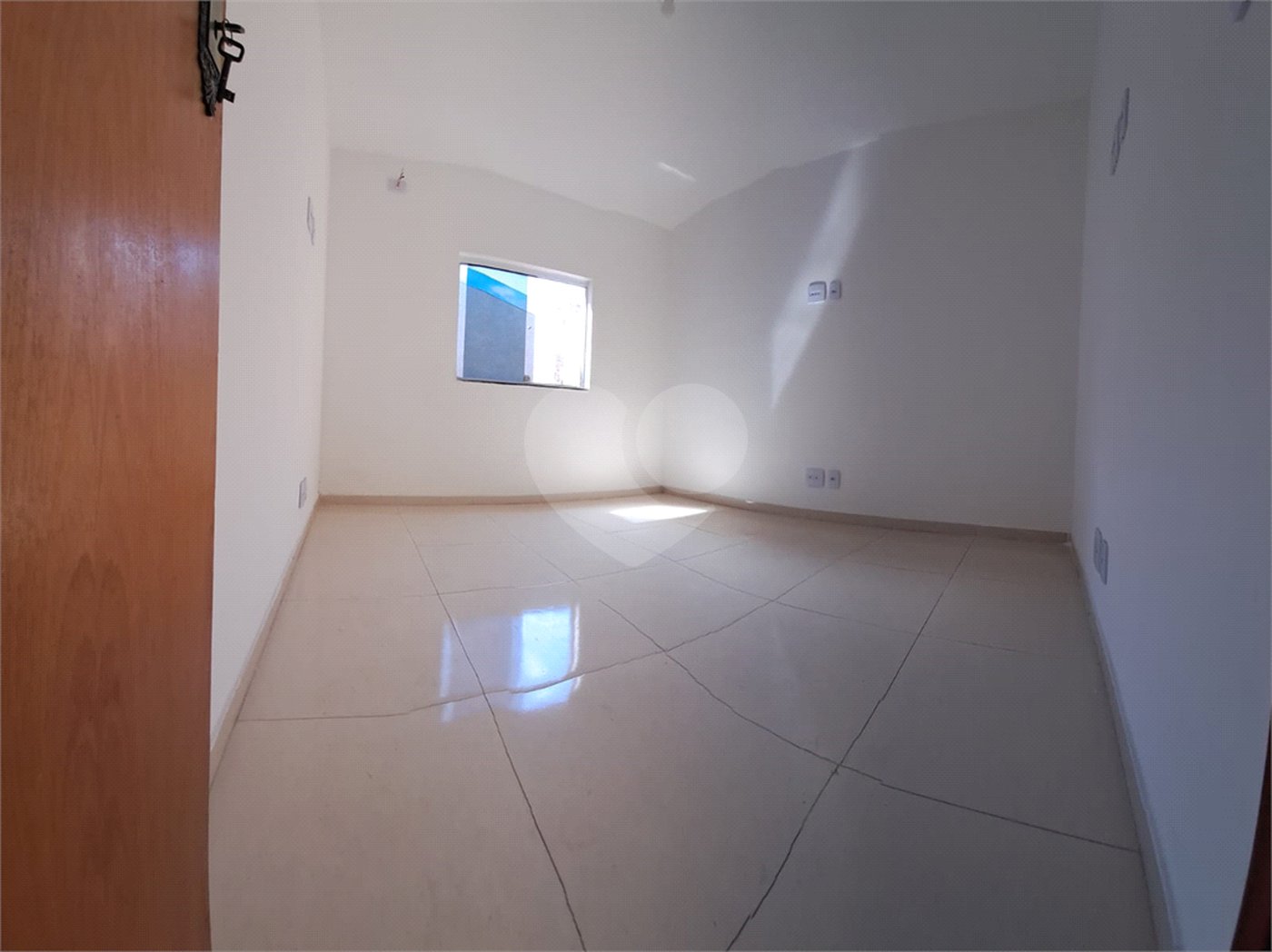 Sobrado novo de 3 quartos, 1 suíte, com 100 m², 2 vagas de garagem à venda no Jardim Eliane SP