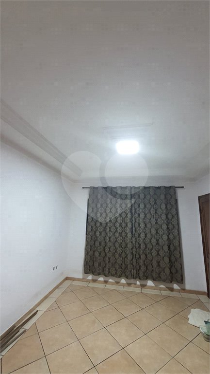 Casa sobrado para venda no Jardim das Torres