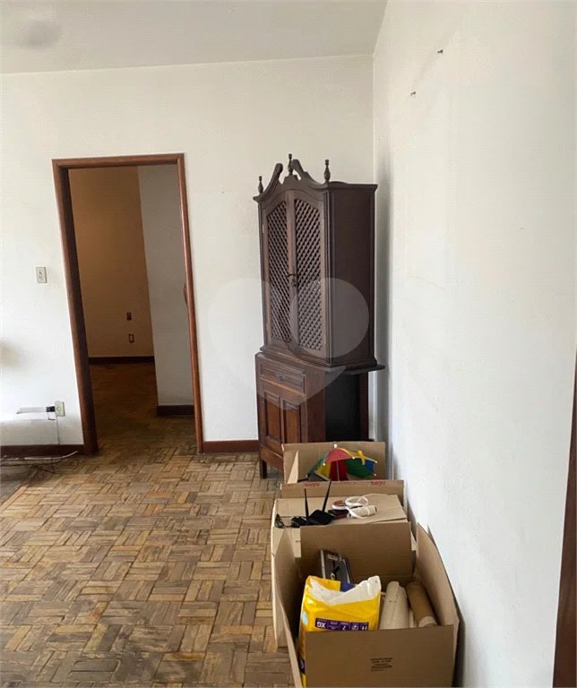 Sobrado á venda em Moema de 280m² com 3 vagas 3 dormitórios e 5 banheiros