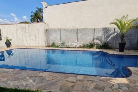 Casa à venda com 3 quartos, sendo 1 suíte, em Vila Santista, Atibaia, SP